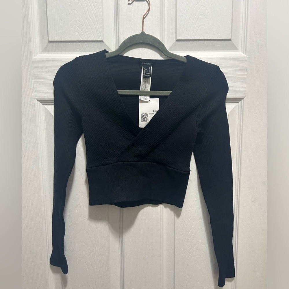 Forever 21 black long sleeve crop top